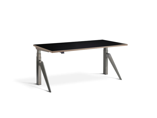 1400mm wide desks